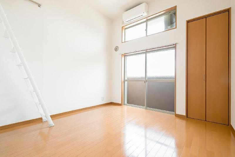 福岡市南区平和２丁目のアパートの居間・リビング