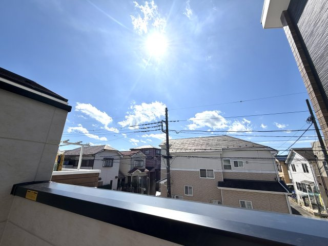 越谷市東大沢７期１号棟ケイアイグレース　新築戸建の展望|街並みを見渡せる高い視認性が魅力。陽当たりと通風の良さを実感できる抜群のロケーションです。