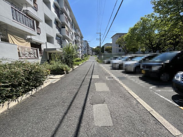 堺市南区竹城台１丁の賃貸マンションの駐車場