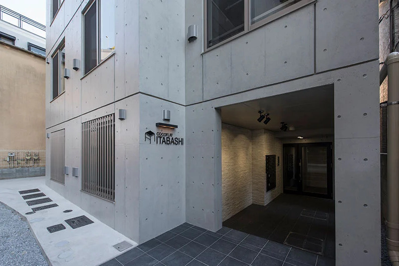北区滝野川５丁目の賃貸マンションのエントランス