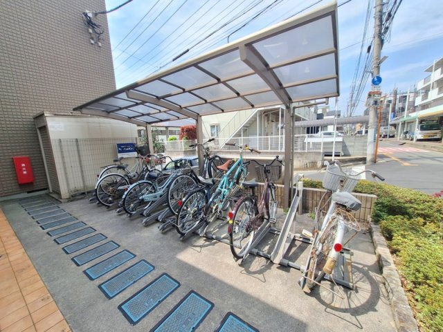 プレミール中里のその他共用部分|★入居者専用屋根付き駐輪場★