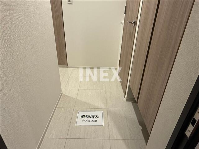 横浜市中区若葉町１丁目の賃貸マンションの玄関