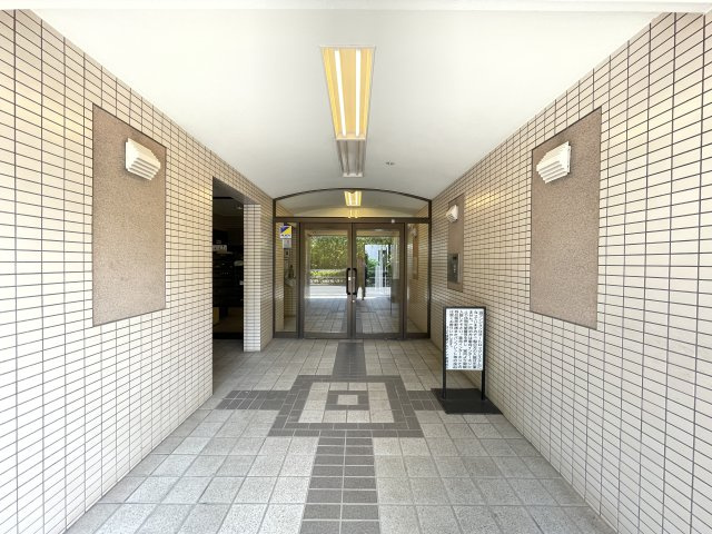 コスモ蓮根アルティアのエントランス