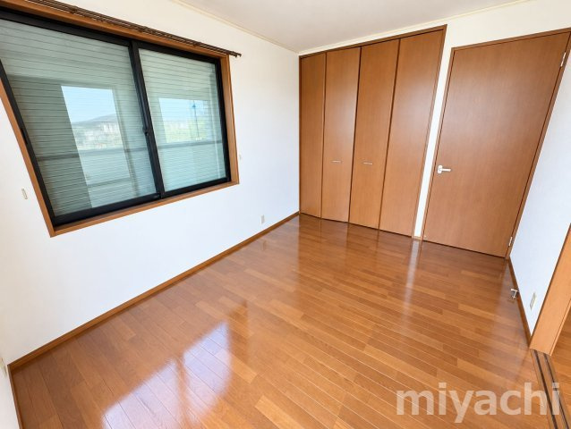 第33愛日ハイツの洋室