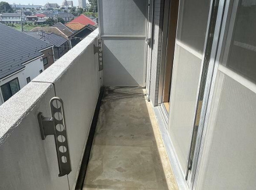 調布市佐須町５丁目の賃貸マンションのバルコニー