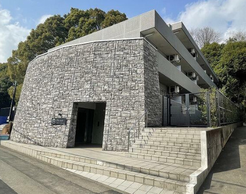 調布市佐須町５丁目の賃貸マンションの外観