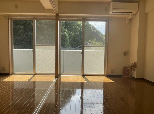 調布市佐須町５丁目の賃貸マンションの居間・リビング