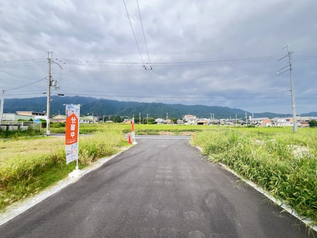 葛城市林堂　建築条件なし土地　全２区画の前面道路含む現地写真