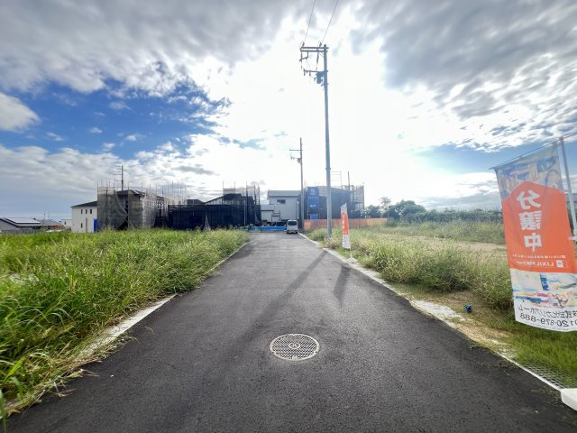 葛城市林堂　建築条件なし土地　全２区画の前面道路含む現地写真