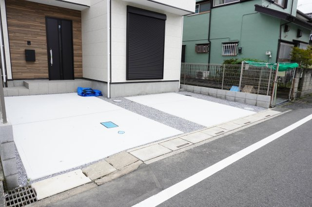 越谷市大字大林 新築分譲住宅の駐車場