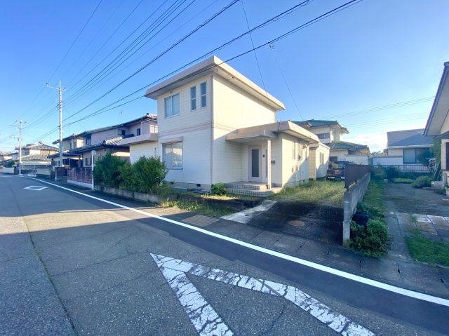 【中古戸建】前橋市下川町の外観|■外観｜特徴のある個性的な住まいと美しい街並み、そして住みやすい環境を、ぜひ現地でご覧になりませんか。お気軽にお問合せください(^^)  