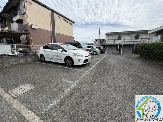 アーバン宮の前の駐車場