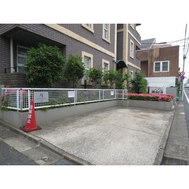 パティオ自由が丘の駐車場