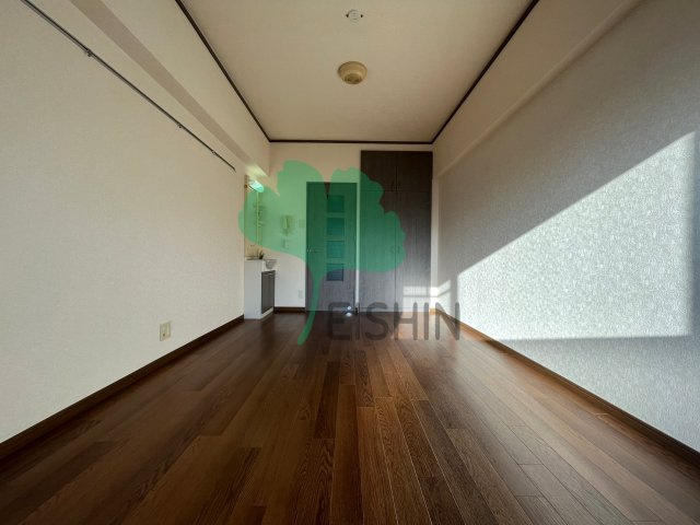 ロイヤル天神南の居間・リビング|アレンジ自由自在の広々空間です！