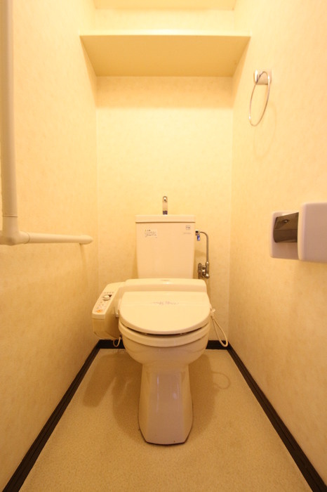 ライオンズマンション西新南のトイレ|温水洗浄暖房便座