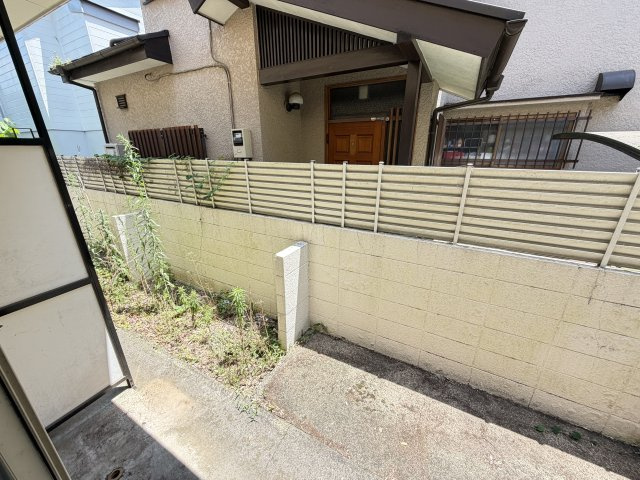 レオパレス馬橋第6の庭