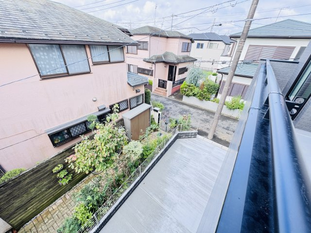 松戸市五香４丁目新築戸建【高木第二小学校：6分】の展望|バルコニーより南側眺望・南側駐車スペースで日当たり良好♪