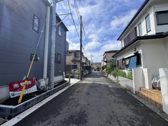 松戸市五香４丁目新築戸建【高木第二小学校：6分】の前面道路含む現地写真|西側前面道路