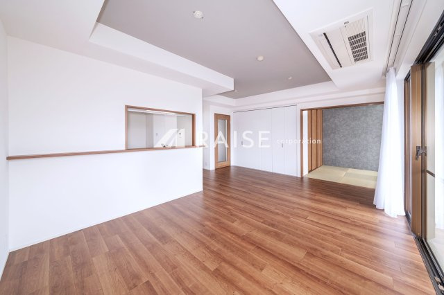 【居間・リビング】 | 『朝日マンション目白』南向き３LDK　リフォーム住戸　陽当たり通風良好 