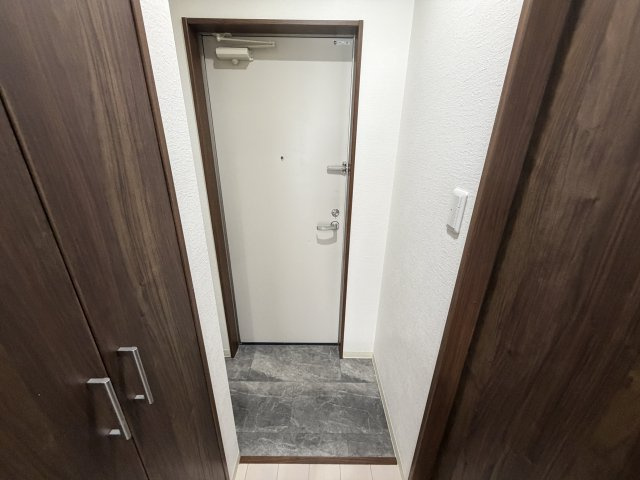 クリエオーレ東大物町の玄関