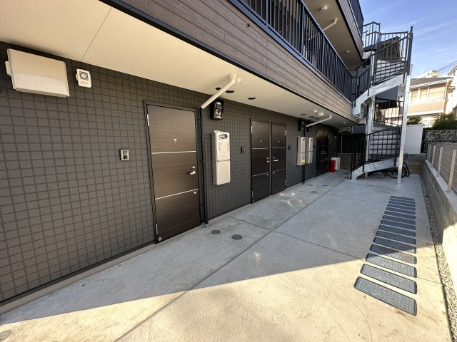 川崎市麻生区上麻生７丁目のアパートのエントランス