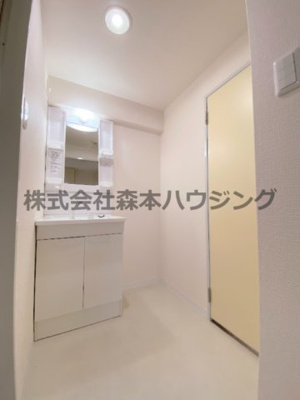 【洗面所】 | 　ヴィラクレスト | スペースが確保できる洗面所です