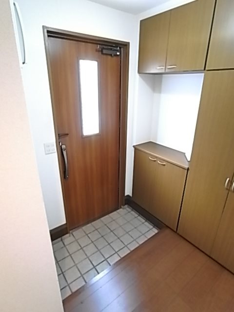松山タウンハウスの玄関