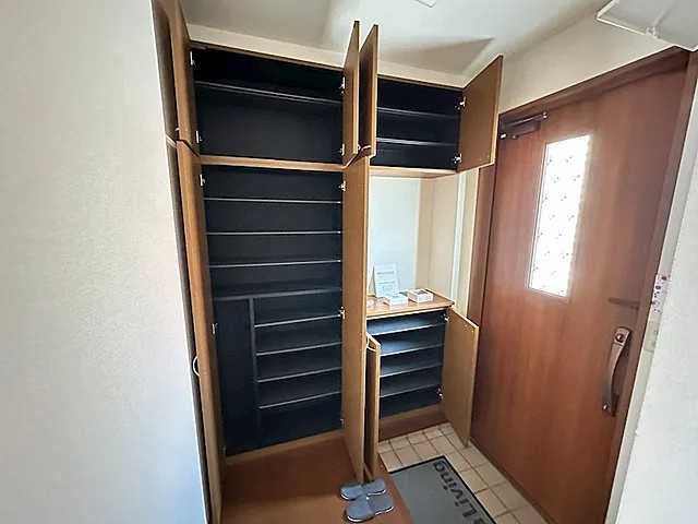 松山タウンハウスの玄関