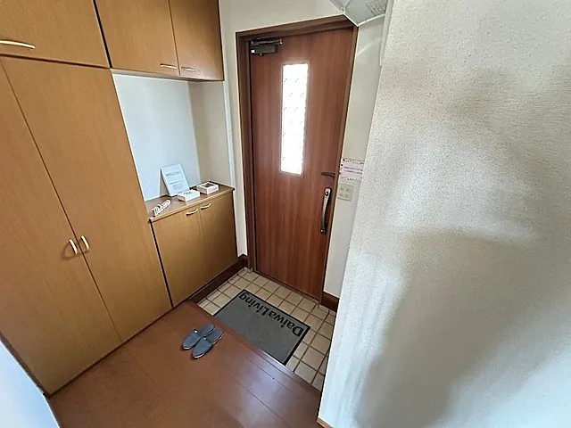 松山タウンハウスの玄関