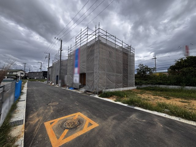 三木市志染町中自由が丘1丁目新築戸建1号棟の前面道路含む現地写真|2026年9月13日撮影