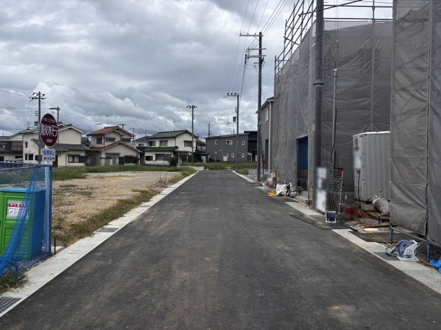 三木市志染町中自由が丘1丁目新築戸建1号棟の前面道路含む現地写真|2026年9月13日撮影