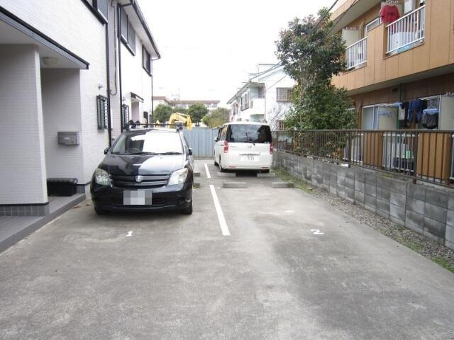 小泉テラスハウスⅡの駐車場