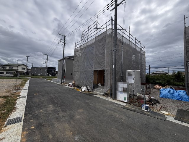 三木市志染町中自由が丘1丁目新築戸建2号棟の前面道路含む現地写真|2026年9月13日撮影