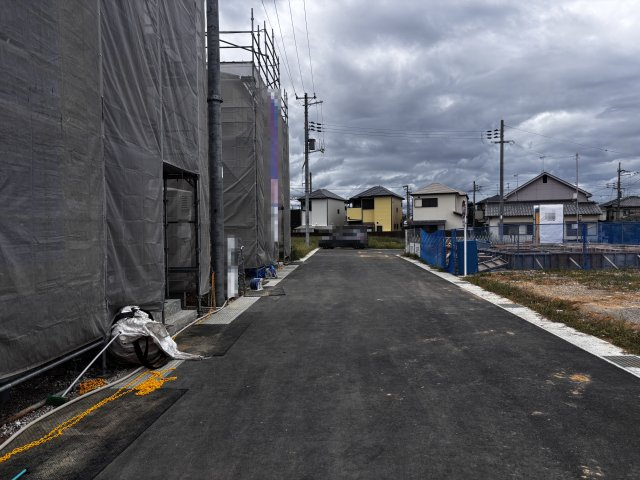 三木市志染町中自由が丘1丁目新築戸建2号棟の前面道路含む現地写真|2026年9月13日撮影