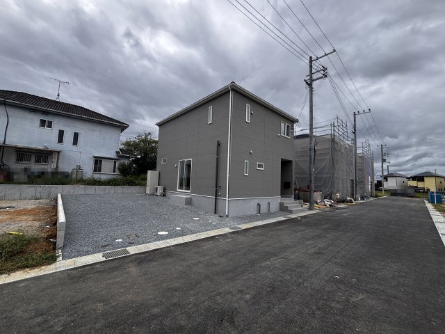 三木市志染町中自由が丘1丁目新築戸建3号棟の前面道路含む現地写真|2026年9月13日撮影