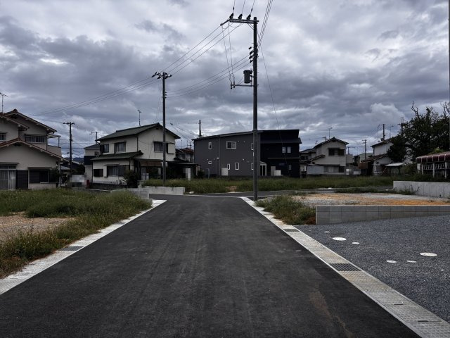 三木市志染町中自由が丘1丁目新築戸建3号棟の前面道路含む現地写真|2026年9月13日撮影