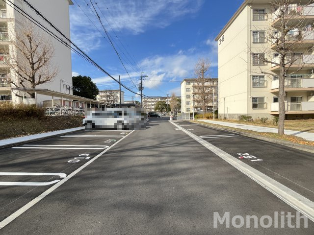 泉北桃山台1丁３号棟の駐車場