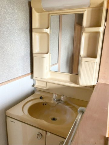 糟屋郡篠栗町大字乙犬 中古戸建の独立洗面台|2階にも洗面台があります！