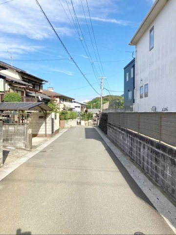 糟屋郡篠栗町大字乙犬 中古戸建の前面道路含む現地写真|前面道路幅員：4.5ｍ