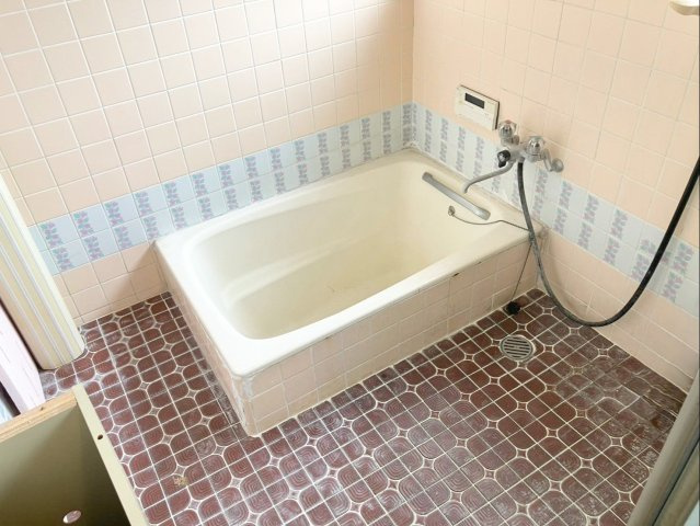 糟屋郡篠栗町大字乙犬 中古戸建の浴室|窓付きでしっかり換気ができる浴室です！