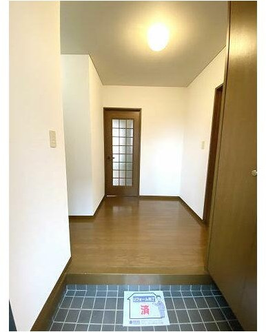 青葉荘B棟の玄関