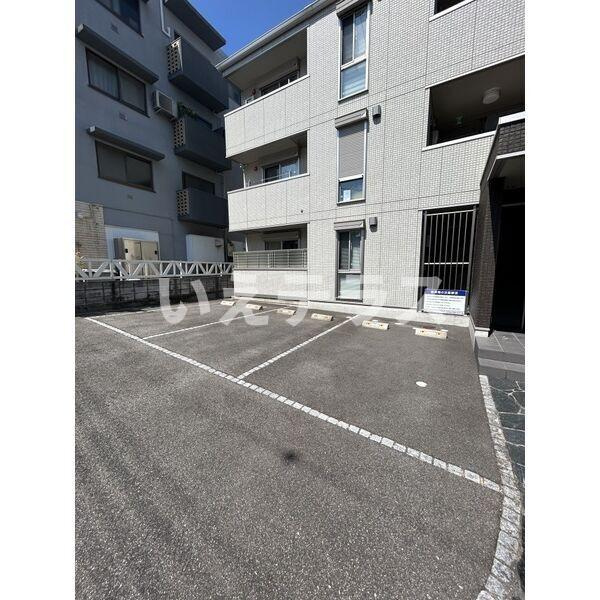 KITANO COLNの駐車場