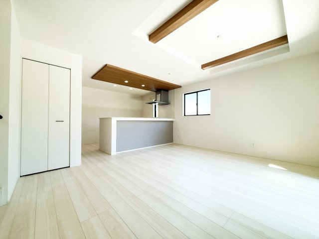 【居間・リビング】 | 三芳町藤久保　新築一戸建住宅　全1棟　（ふじみ野店） | 広いリビングはソファー等も楽々置けます。