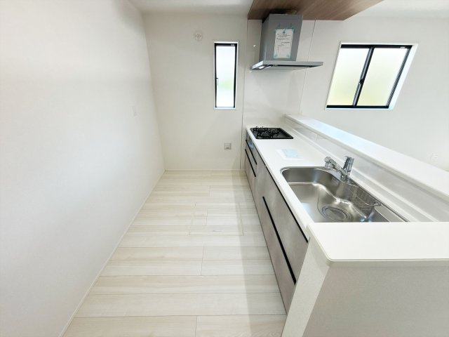 【キッチン】 | 三芳町藤久保　新築一戸建住宅　全1棟　（ふじみ野店） | 美しいだけではなく機能も追及したキッチンで毎日のお料理も楽しく快適です。