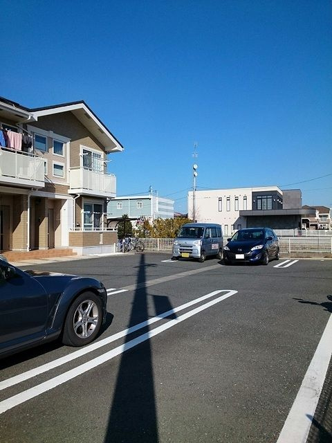 プラシードの駐車場