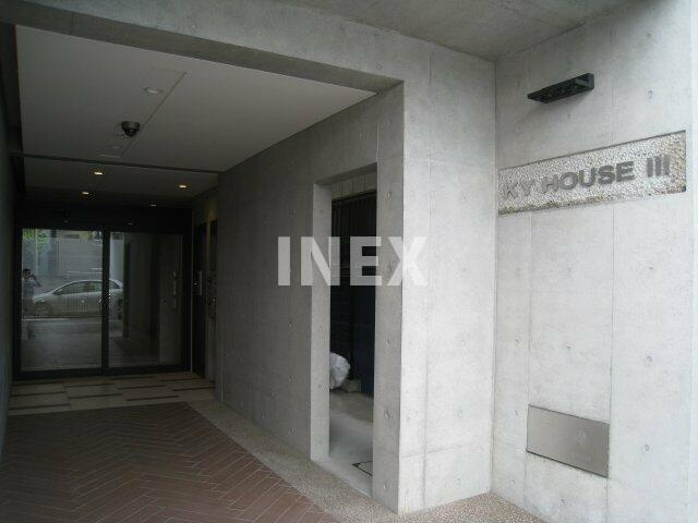 横浜市鶴見区潮田町１丁目の賃貸マンションのエントランス