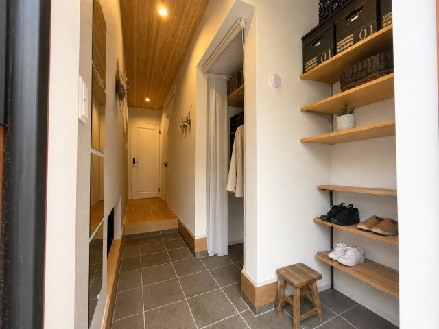 寝屋川市緑町 中古戸建の玄関