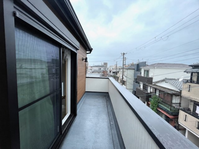 寝屋川市緑町 中古戸建のバルコニー