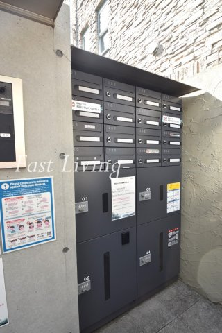アステラホーム四谷大京町のエントランス