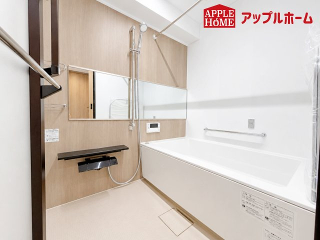 オーベル大宮・東宮原の浴室|日常の疲れを癒やすここちのよいユニットバス。お手入れが簡単になる工夫が凝らされているため、手間をかけずに清潔さを保てます。